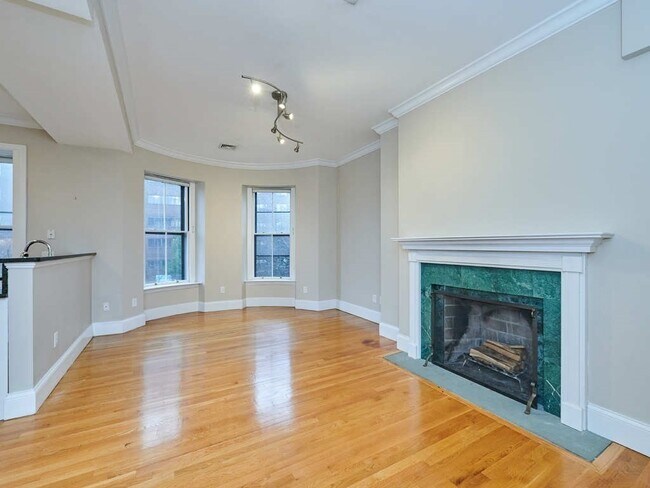 754 Tremont St, Unit 3 in Boston, MA - Building Photo - Building Photo