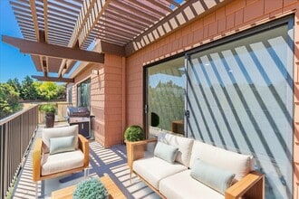 25700 University Ct, Unit 323 in Hayward, CA - Building Photo - Building Photo