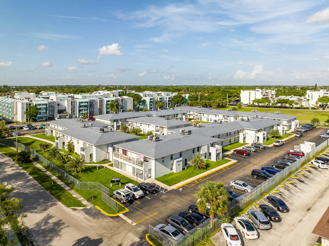 Cascavita II at Lauderhill in Lauderhill, FL - Foto de edificio - Building Photo