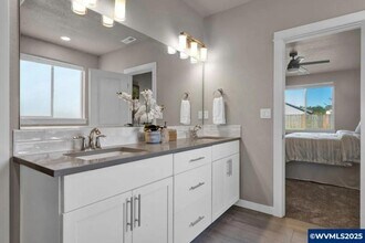 2753 NW Dover Ave in Albany, OR - Building Photo - Building Photo