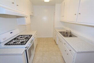 The Gables Apartments in Reseda, CA - Building Photo - Building Photo