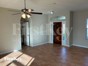 4013 Joann Terrace in North Port, FL - Foto de edificio - Building Photo