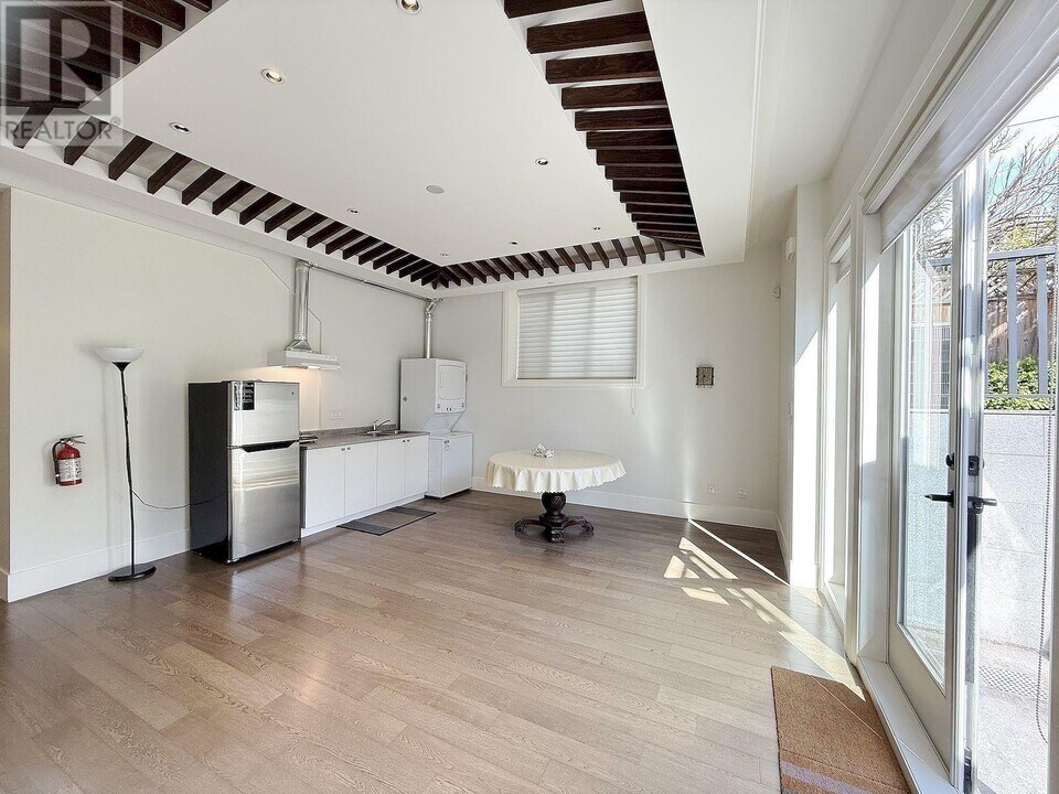 35xx W 38th Ave in Vancouver, BC - Building Photo