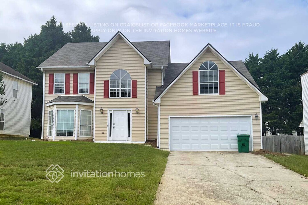 1575 Smithson Dr in Lithonia, GA - Building Photo