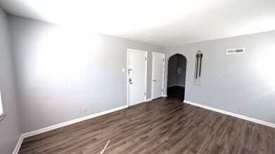 5825 Sunshine Dr in St. Louis, MO - Building Photo - Building Photo