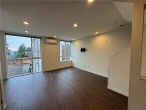 7508 15th Ave NW, Unit B in Seattle, WA - Building Photo - Building Photo