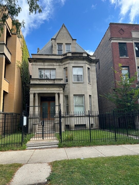 4709 S Michigan Ave in Chicago, IL - Building Photo