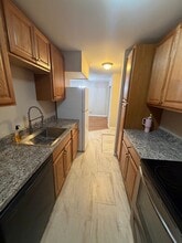 393 Laurel Ave, Unit #101 in Bridgeport, CT - Building Photo - Building Photo