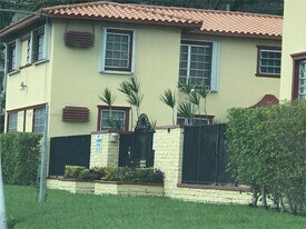 661 SW 11th St, Unit 11 in Miami, FL - Building Photo