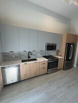 8226 NW 34th St, Unit S13 in Doral, FL - Building Photo