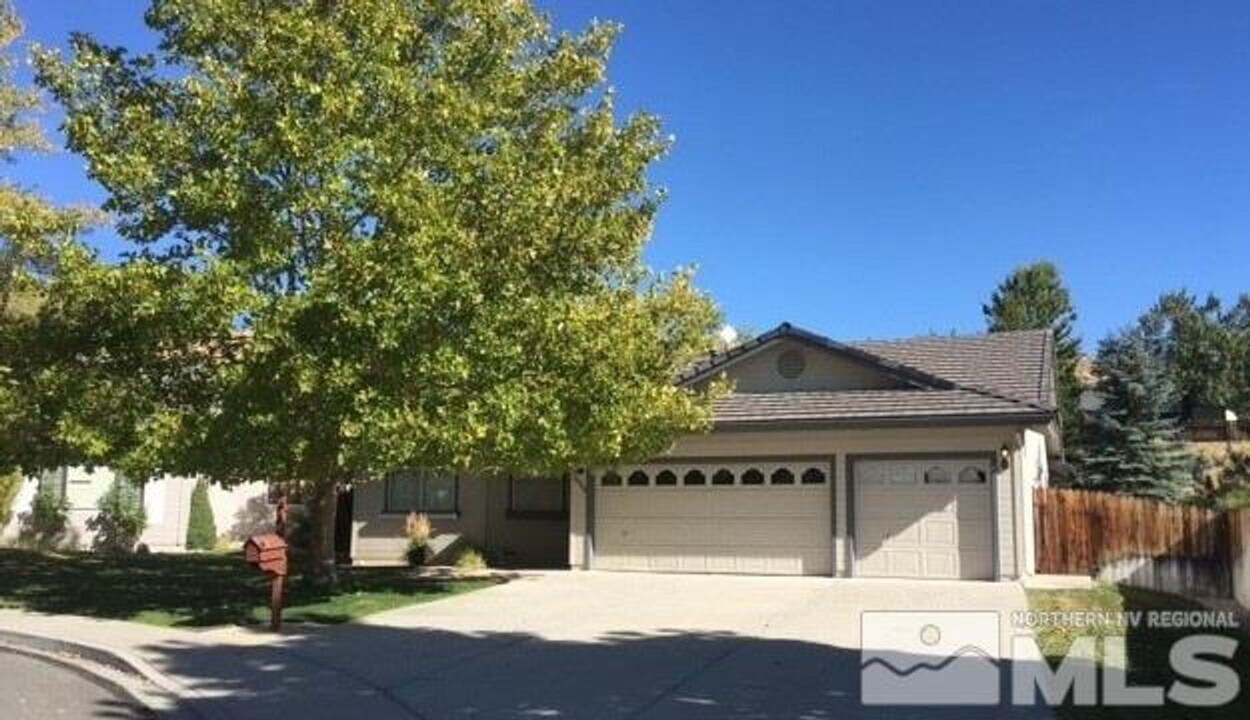 5226 Canyon Crest Ct in Sparks, NV - Building Photo