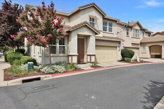 683 Courtyards Loop in Lincoln, CA - Building Photo - Building Photo