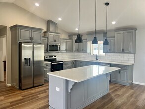 2393 Pacific St in Ephrata, WA - Foto de edificio - Building Photo