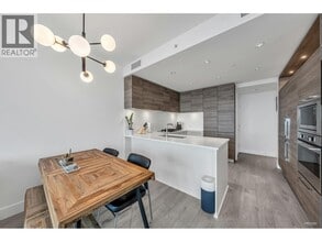 7358 Edmonds St in Burnaby, BC - Building Photo - Building Photo