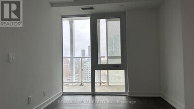 88 Queen St E in Toronto, ON - Building Photo - Building Photo