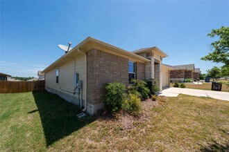 414 Pentire Way in Hutto, TX - Building Photo - Building Photo