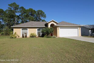 1725 Holbrook Rd NW in Palm Bay, FL - Building Photo