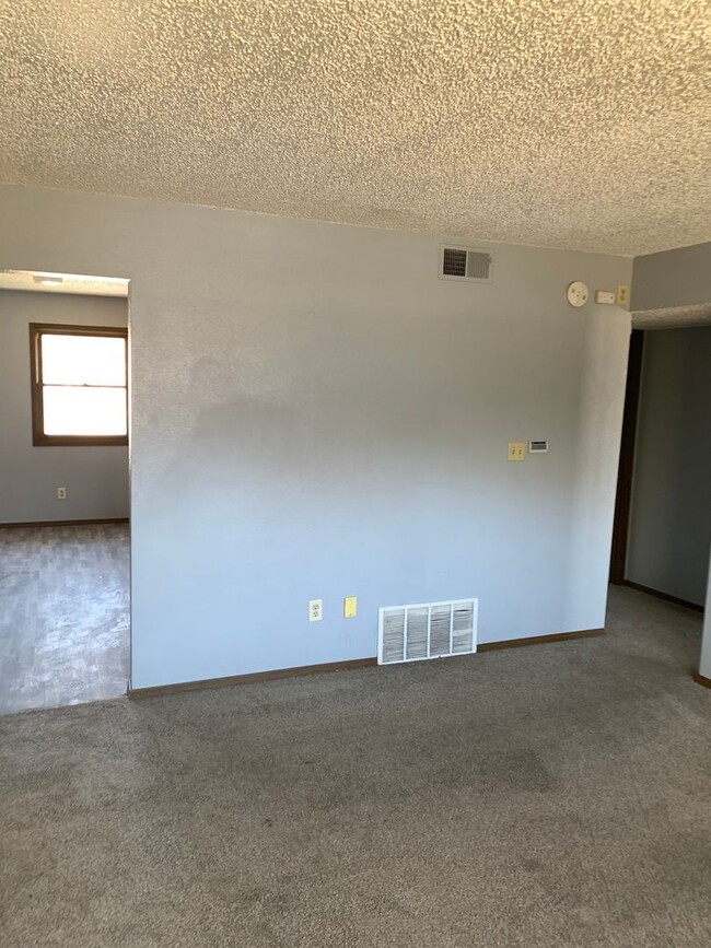 125 Western Ave-Unit -125 Western Ave - Apt 3 in Waterloo, IA - Foto de edificio - Building Photo