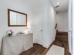 5202 Capitol Ave in Dallas, TX - Foto de edificio - Building Photo