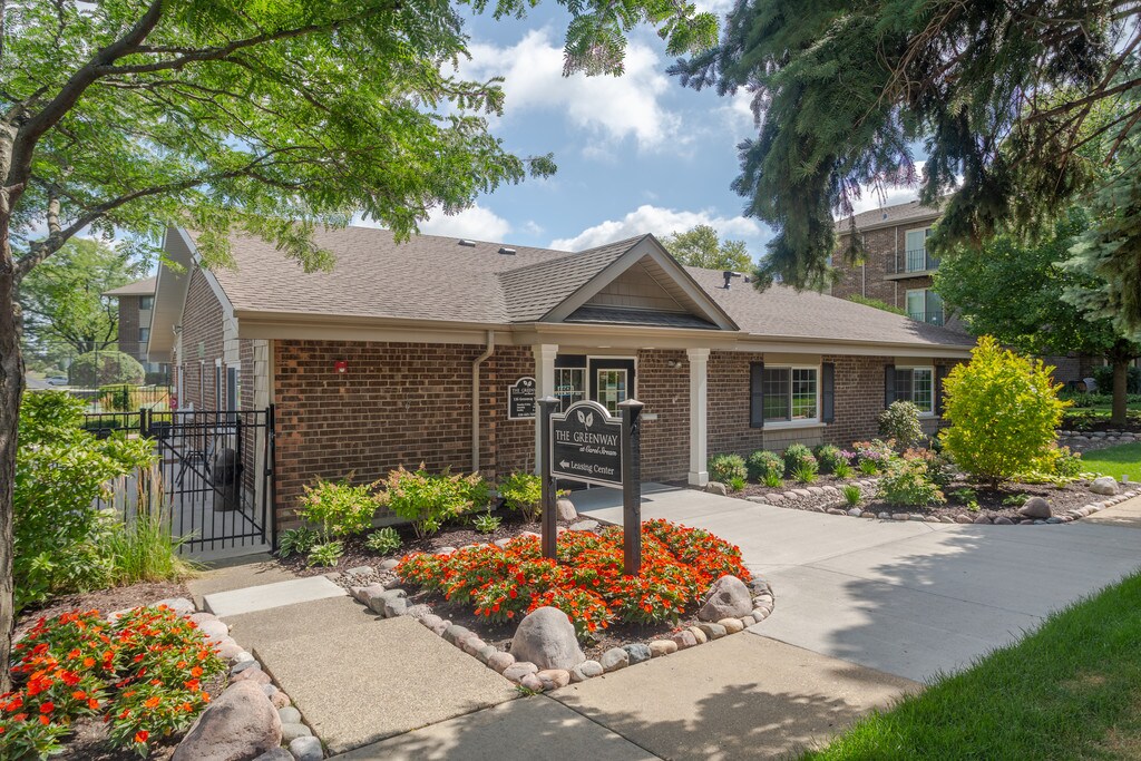 The Greenway at Carol Stream Carol Stream, IL Apartments