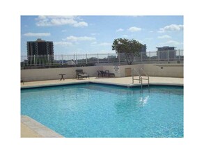 3000 Coral Way, Unit 1041 in Coral Gables, FL - Foto de edificio - Building Photo