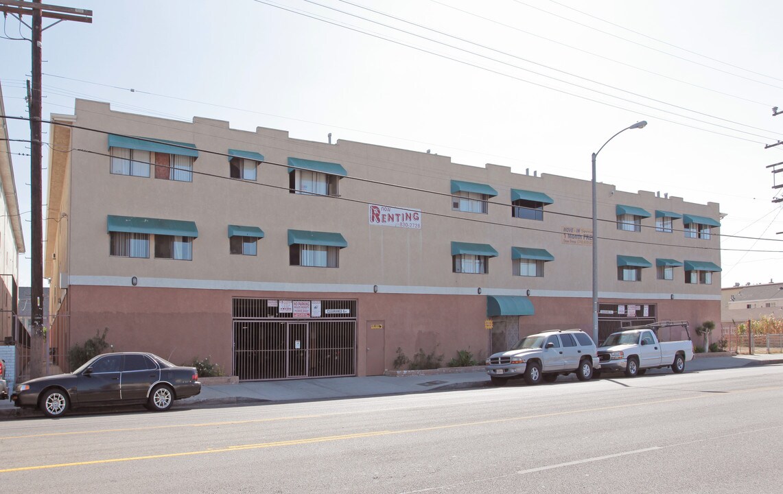 Ocean Breeze in Wilmington, CA - Building Photo