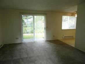 Sunset Court Apartments in Tacoma, WA - Building Photo - Interior Photo