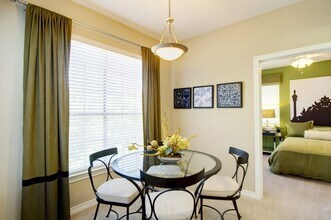 11266 Taylor Draper Ln, Unit 0811 in Austin, TX - Building Photo - Building Photo