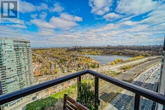 1928-1928 Lake Shore Blvd W in Toronto, ON - Building Photo - Building Photo