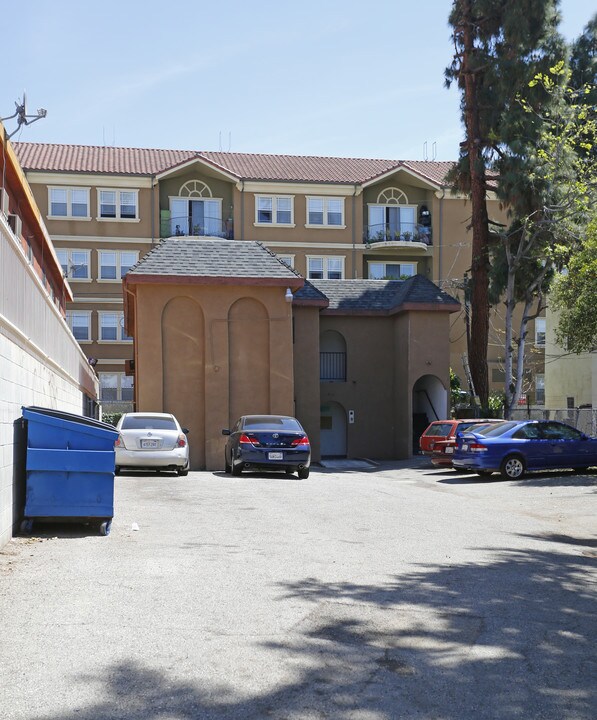 916 S Berendo St in Los Angeles, CA - Building Photo