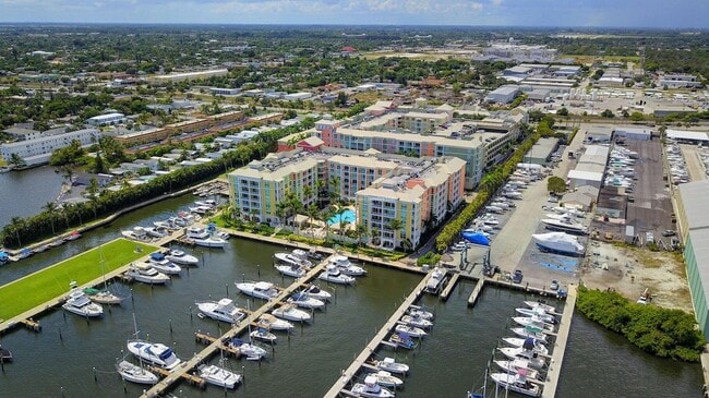 806 E Windward Way, Unit 313 in Lantana, FL - Building Photo - Building Photo