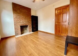 130 India St, Unit 3 in Brooklyn, NY - Building Photo - Building Photo
