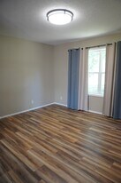 37 Ems D22A Ln in Syracuse, IN - Building Photo