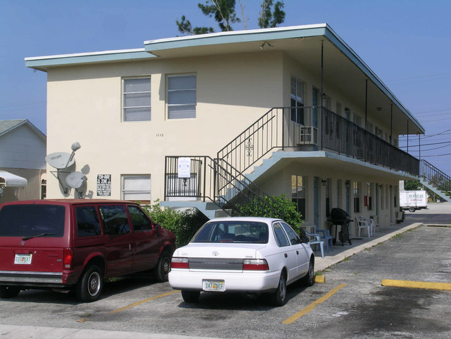 1110 N H St in Lake Worth, FL - Foto de edificio - Building Photo