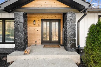 915 Lost Forest Dr NW in Atlanta, GA - Building Photo - Building Photo