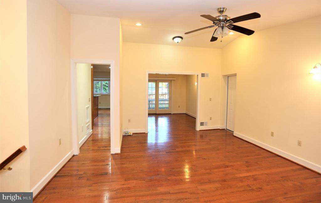 9705 Fernwood Rd in Bethesda, MD - Foto de edificio