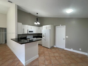 15972 E Wind Cir in Sunrise, FL - Building Photo - Building Photo