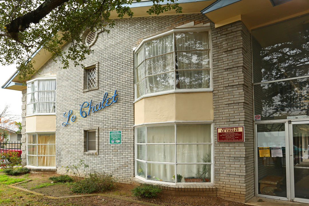 Le Chalet Apartments in San Antonio, TX - Building Photo