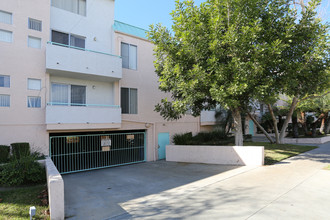 Clarington Apartments in Los Angeles, CA - Building Photo - Building Photo