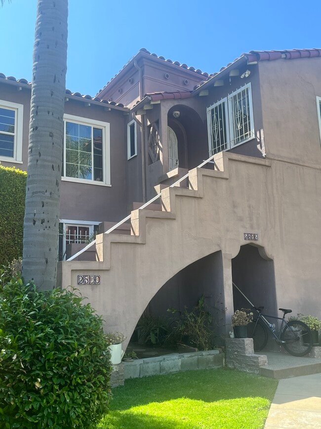 2500 S Bronson Ave, Unit 2850