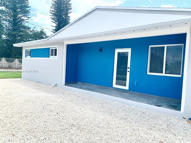 3100 NW 43rd St in Miami, FL - Building Photo - Building Photo