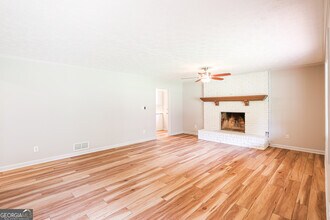 555 Janice Dr in Fayetteville, GA - Building Photo - Building Photo