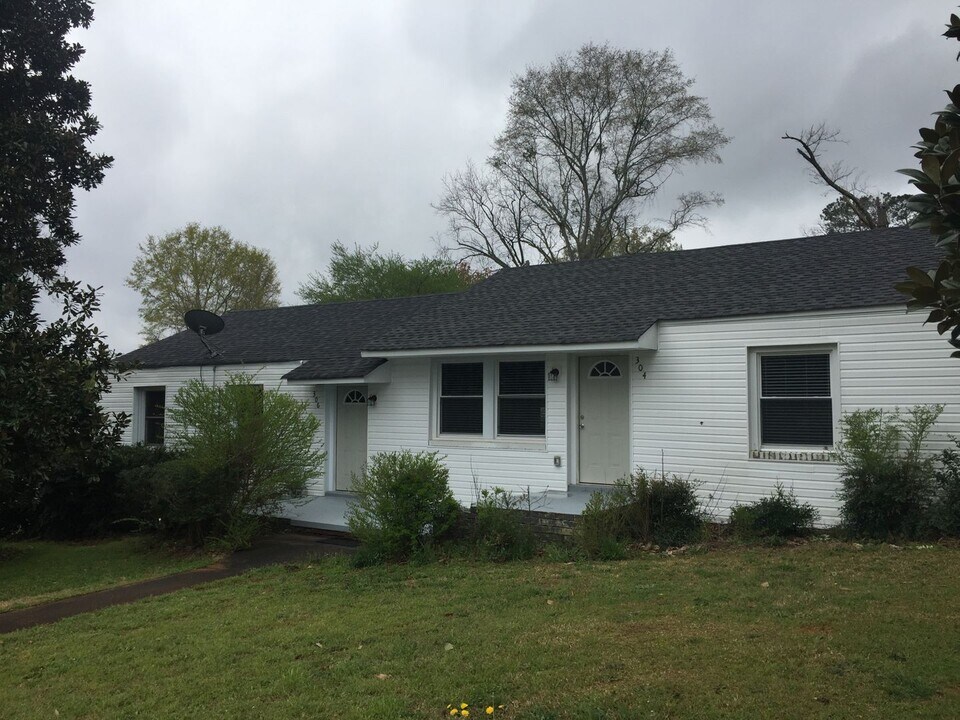 306 S Elm St in Pendleton, SC - Building Photo