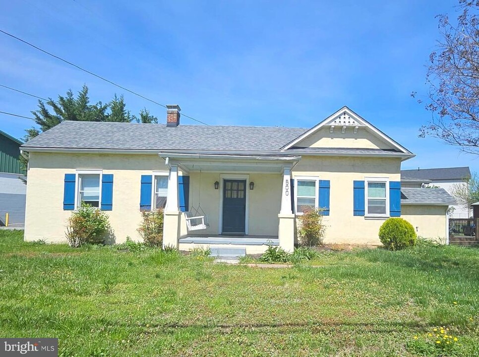 500 E Main St in Berryville, VA - Building Photo