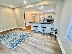 435 Foxon Rd in North Branford, CT - Foto de edificio - Building Photo