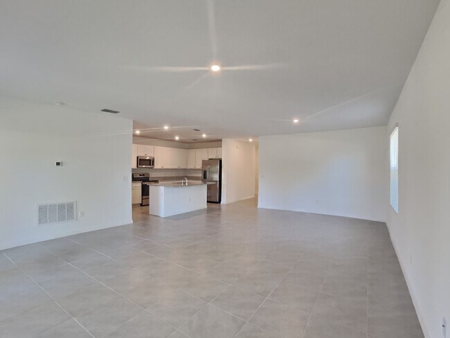 6990 Faben Ln in Zephyrhills, FL - Building Photo - Building Photo