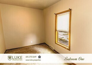 410 N Lewis Ave in Sioux Falls, SD - Building Photo - Building Photo