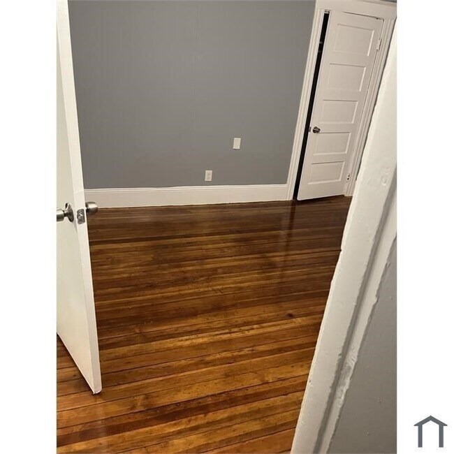 5 Harrison Ave-Unit -Unit:2 in Salem, MA - Building Photo - Building Photo