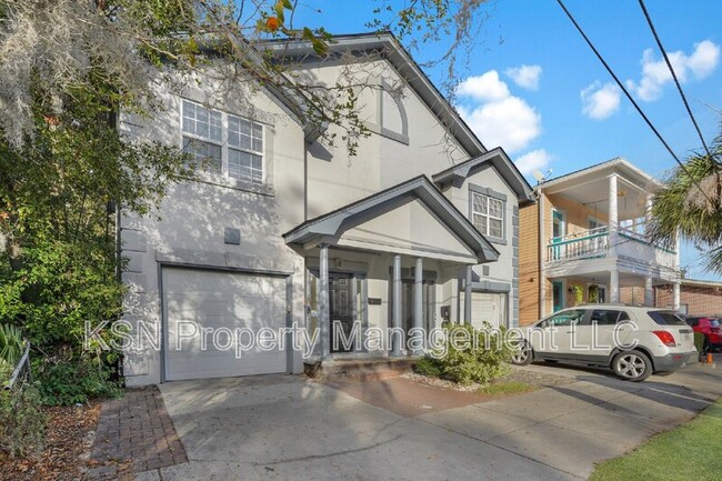 8 E 33rd St in Savannah, GA - Foto de edificio - Building Photo