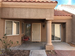 2741 Sungold Dr in Las Vegas, NV - Foto de edificio - Building Photo